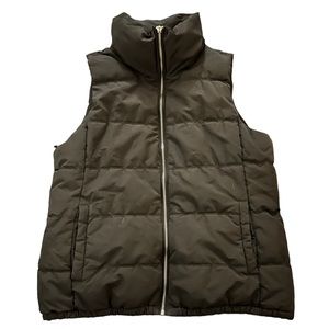Old Navy Puffer Vest Size L